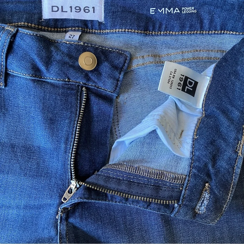DL1961 Emma Power Leggings Size 27 Raw Released Hem Quilter Dark Skinny Jeans